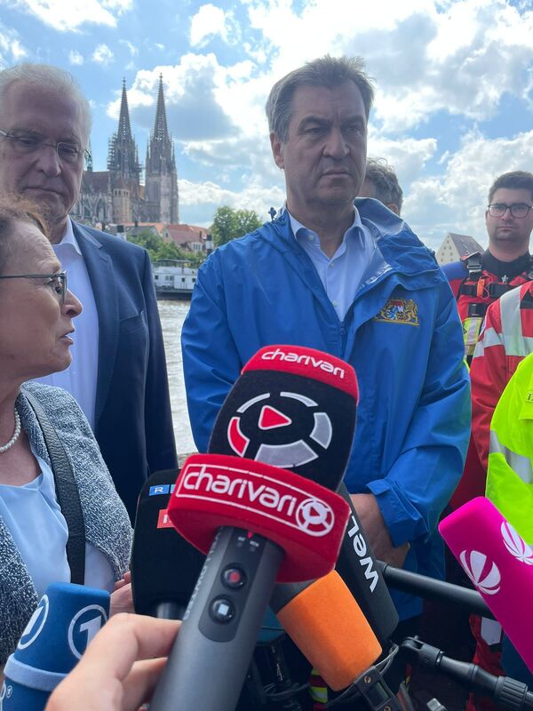 &copy; kia - charivari