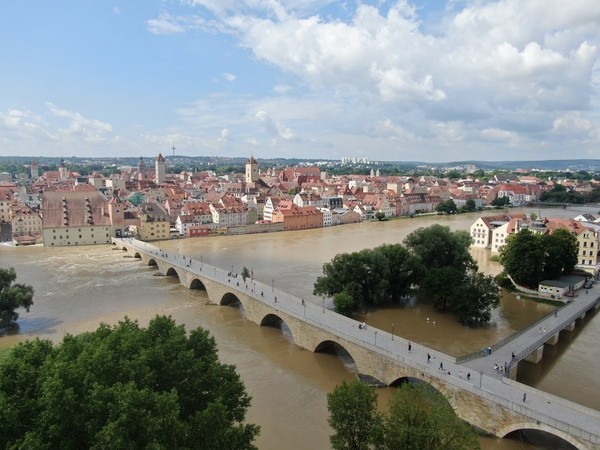 &copy; charivari / rs