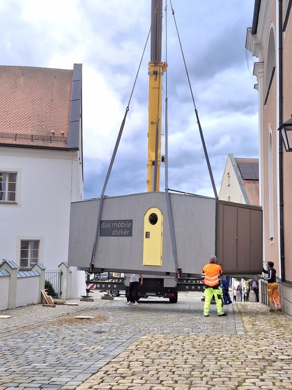 &copy; Abladen des mobilen Ateliers; Stadt Cham