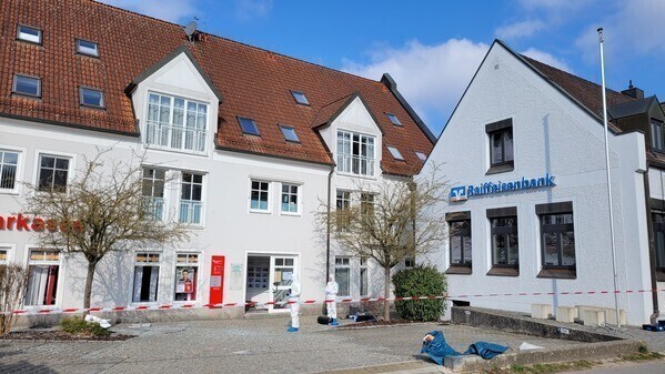 &copy; charivari / HE