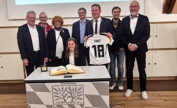 &copy; Alexandra Oppitz