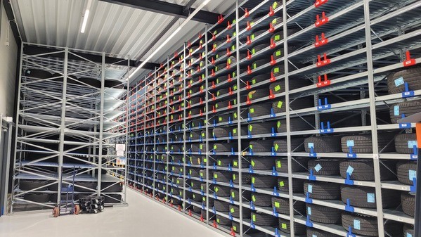 &copy; charivari/Hegele