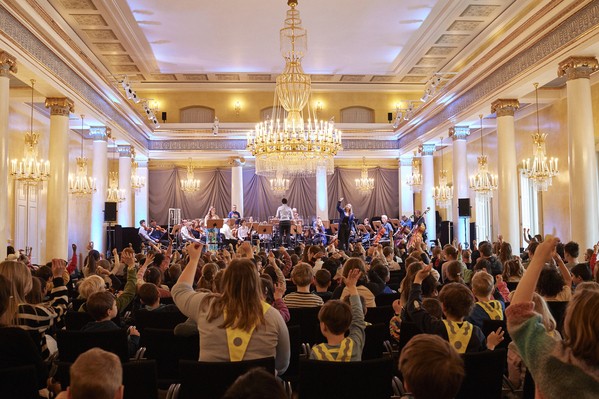 &copy; Bild: Theater Regensburg // Tom Neumeier Leather