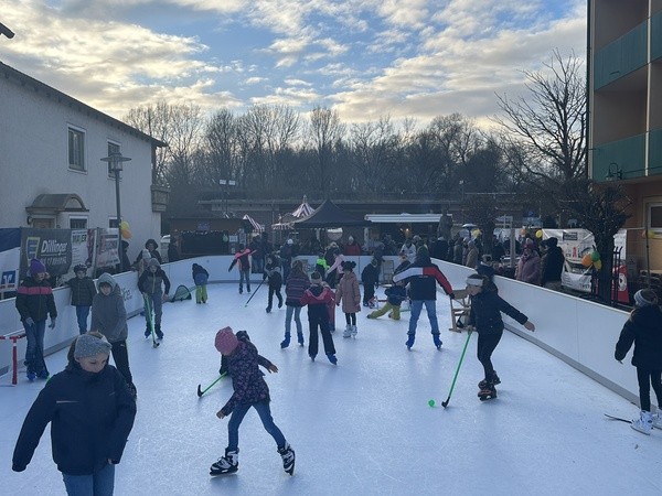 &copy; Kaiser-eisbahn