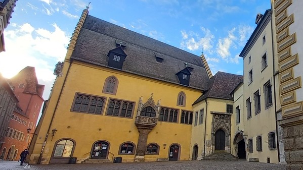 charivari/ ax, &copy; charivari/ ax