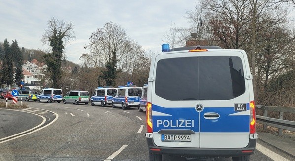 &copy; charivari / Hegele