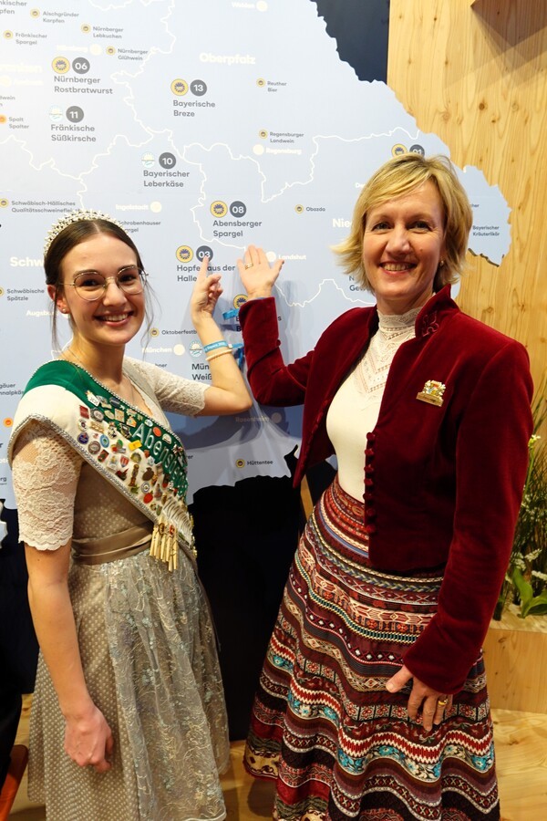 &copy; Stefan Scheuerer