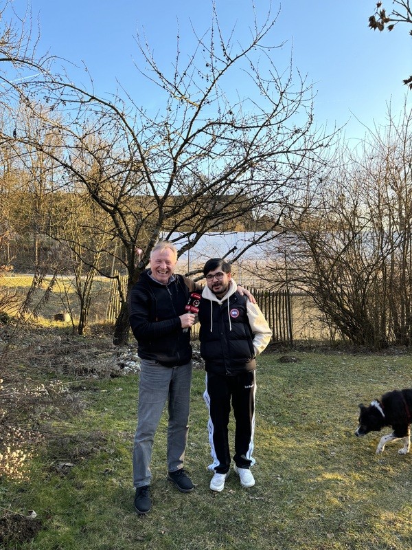 Thomas Kastner und Hamid Reza Rezai von Fu&szlig;ball International: In Bad Abbach steigt am Wahlsonntag das 10. Fu&szlig;ball-Integrationsturnier, &copy; Foto: Felix von B&ouml;hlen (charivari)