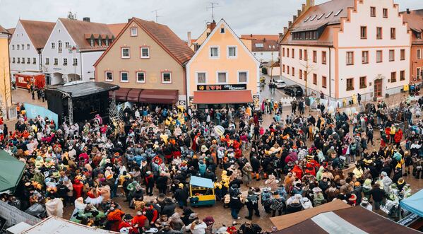 &copy; Sebastian Pieknik