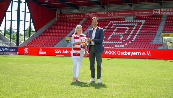 &copy; Der SSV Jahn und der VKK Ostbayern gehen eine soziale Kooperation ein. Foto: Pfordt / SSV Jahn