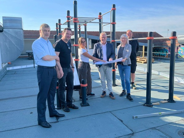 &copy; Bgm Feller ( 3v.r.) machte sich ein Bild von der Bauarbeiten; Andreas Hofmeister