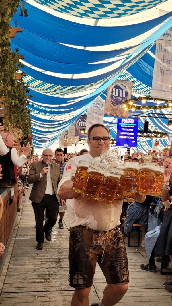 © charivari / Hegele