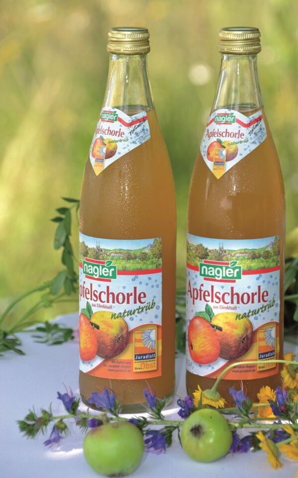 &copy; Foto: Flaschen der Juradistl-Apfelschorle
