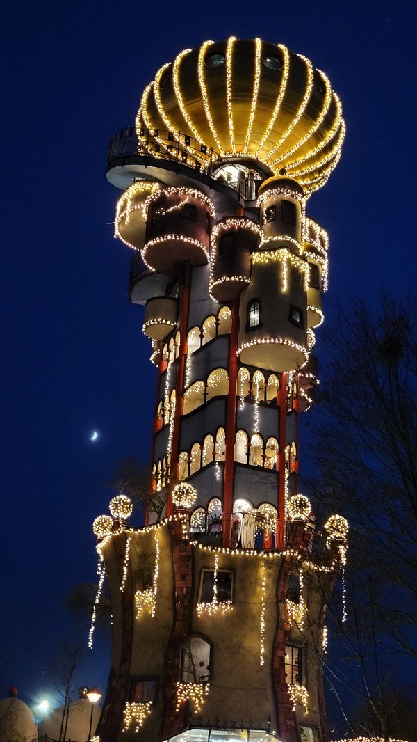 &copy; charivari / Hegele