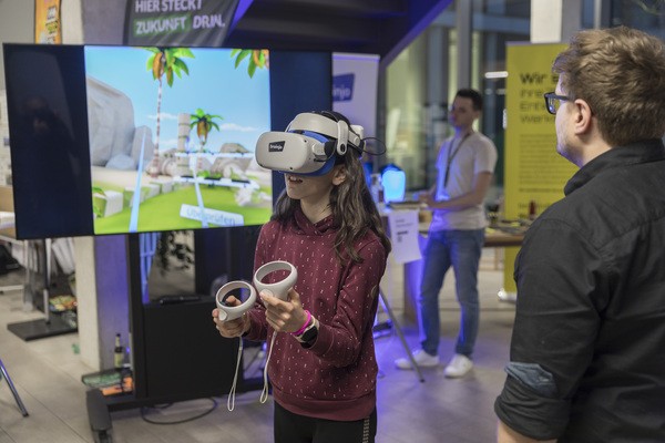 &copy; Die OTH Regensburg bietet bei NACHT.SCHAFFT.WISSEN. wieder zahlreiche Mitmach-Aktionen an. Foto: OTH Regensburg/Florian Hammerich