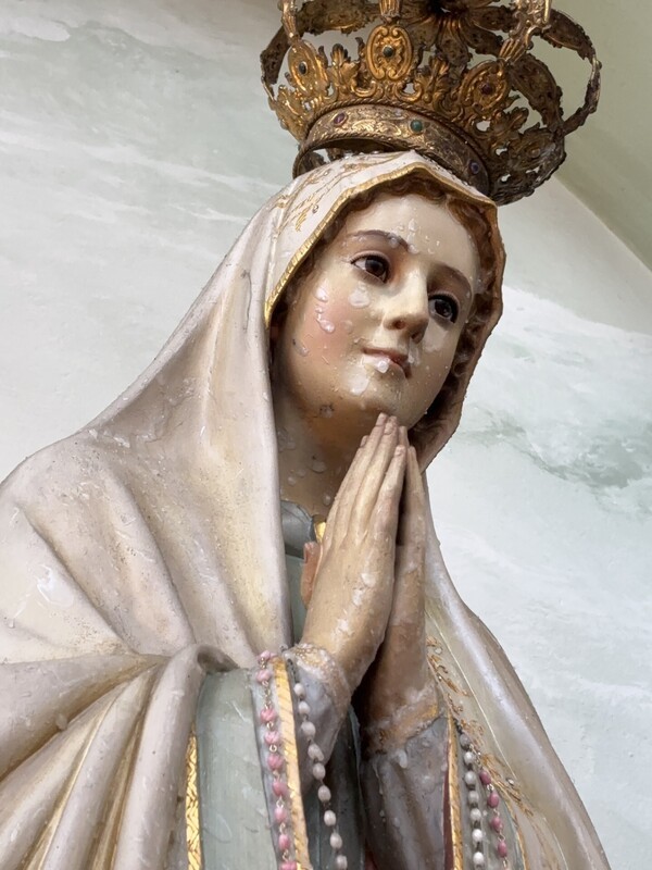 &copy; Mit Wachs bespritzte Marienfigur; Polizeiinspektion Furth im Wald