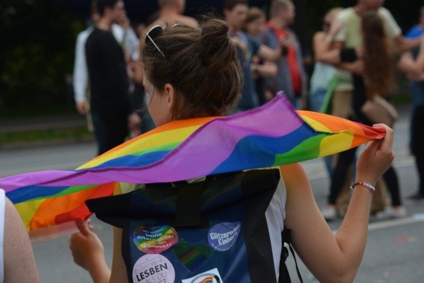 csd, parade, feier, flagge, &copy; Symbolbild / Bild von Franz P. Sauerteig auf Pixabay