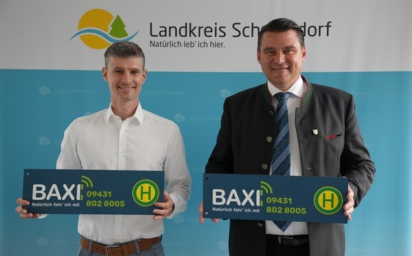 &copy; Landrat T. Ebeling+D.Hauser mit dem BAXI-Schild; Laura Kohl