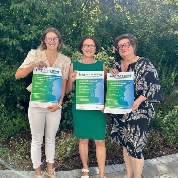 &copy; (v.l.) Eva Liedtke (Leiterin Gesundheitsregion plus), Anja Fischer (Sachgebietsleitung Betreuung, Heimaufsicht, Senioren), Christine Scheck (Initiatorin); Pressestelle Lk Cham