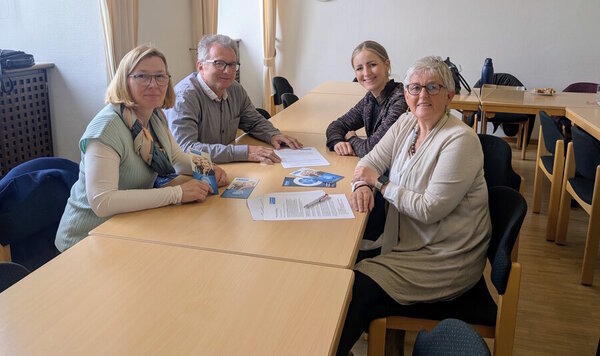 &copy; H. Gammer und D.Klingseisen vom Wei&szlig;en Ring Cham im Austausch mit Vertretern aus dem Landkreis Schwandorf; Sonja Wiesner-Weber