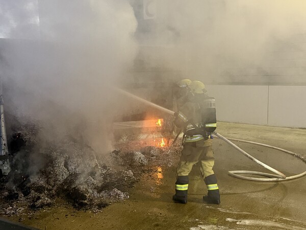 &copy; Einsatzleitung: Christoph Tresch, Inspektionsdienst  Bildnachweis: Berufsfeuerwehr Regensburg